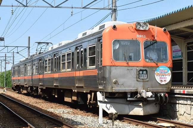 三ツ屋駅停車中の8000系