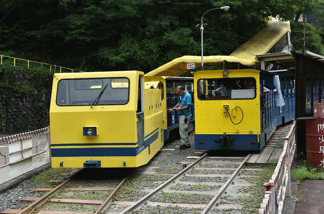 トロッコ列車は自動運転