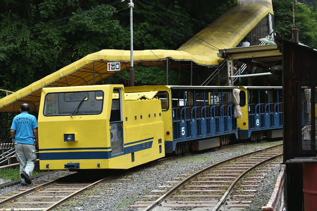 足尾銅山のトロッコ列車