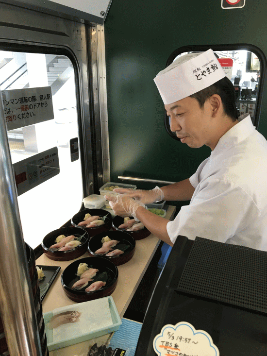 べるもんたで寿司を握る職人さん