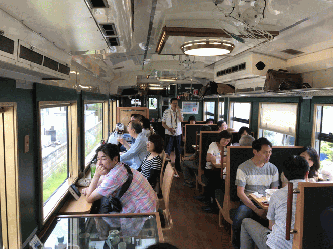 べるもんたの車内の案内