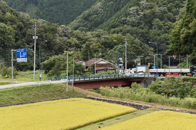 ドライブインおちあいを奥出雲おろち号から撮影