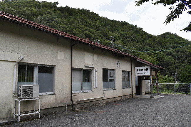 備後落合駅の駅舎の外観