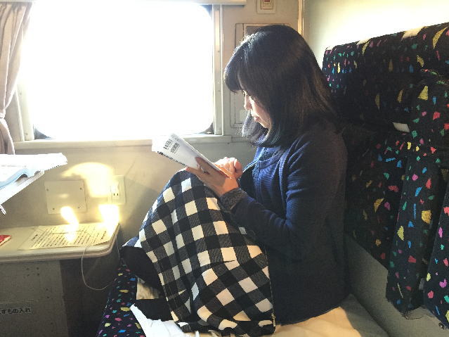 ブルートレインたらぎのソロ個室内のコンセントの位置