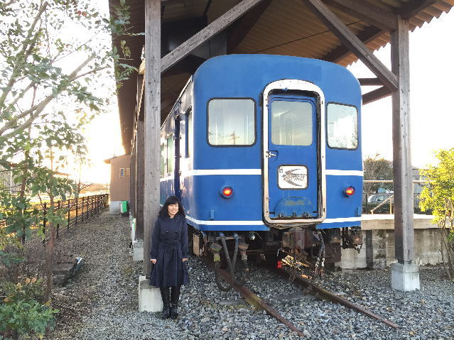 ブルートレインたらぎの「はやぶさ号」と記念撮影