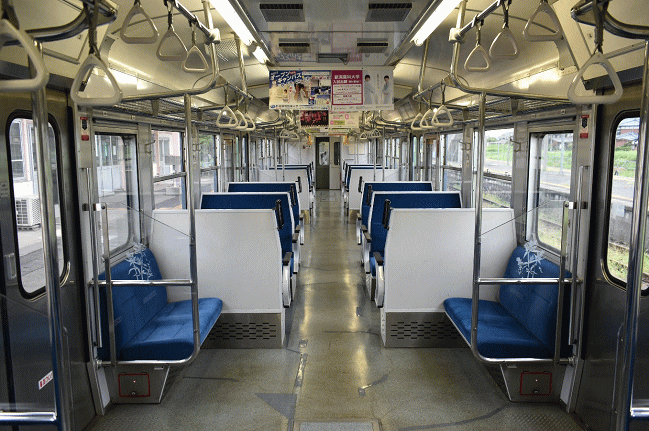 Ｎ３７編成モハ１１４－１０１１の車内