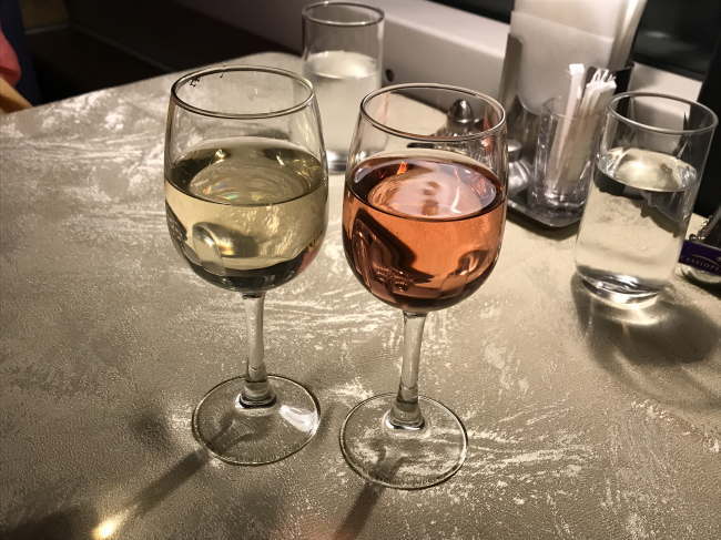 カシオペア紀行のパブタイムで飲んだグラスワイン