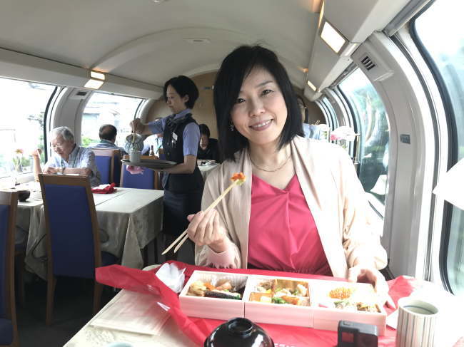 ランチ営業の雰囲気とカシオペアスペシャル弁当