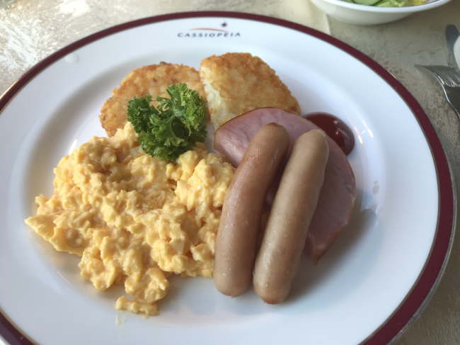 洋色コースの朝食のメインディッシュ（カシオペア紀行）