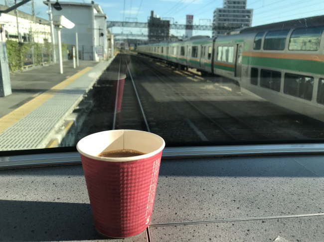 ホットコーヒーをカシオペア紀行のラウンジカーで飲む