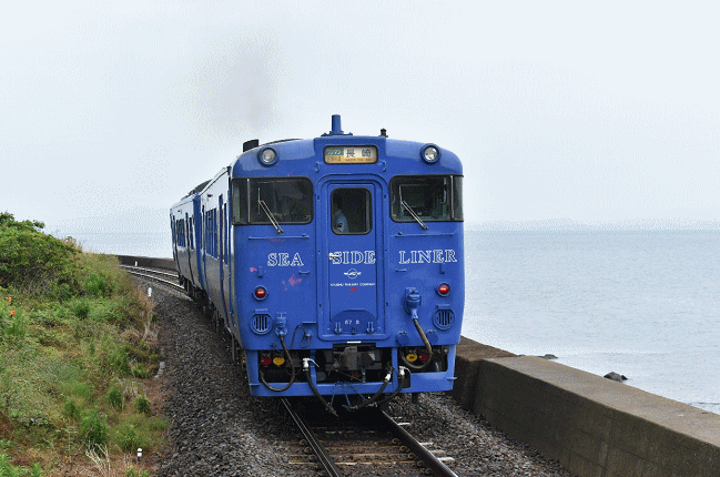 千綿駅を発車した快速シーサイドライナー