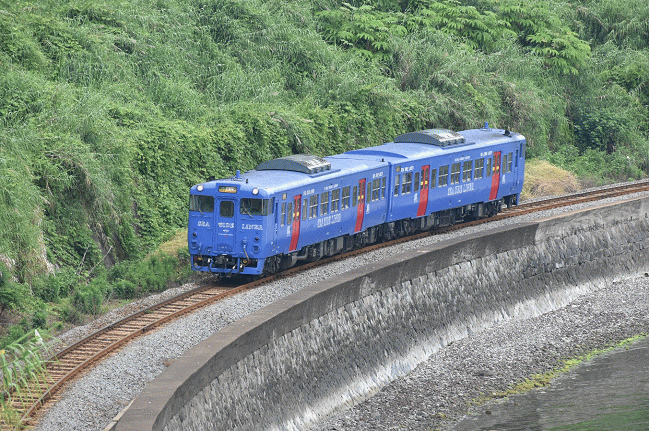 千綿駅付近の有名撮影地からキハ66系を撮影