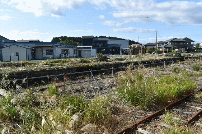 寺泊駅の旧越後交通線大河津駅のホーム跡