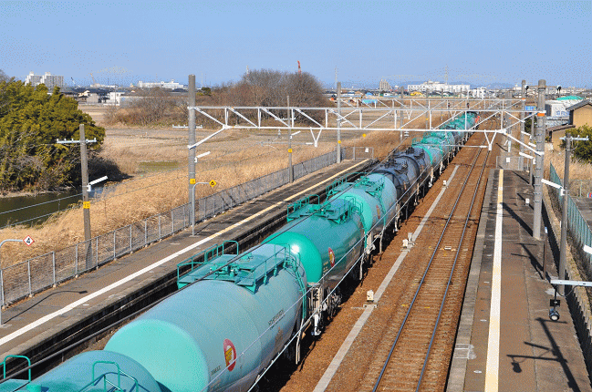 永和駅にてDD51の石油輸出5380列車が退避中