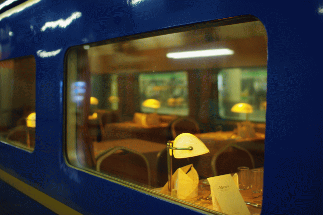 寝台特急の食堂車