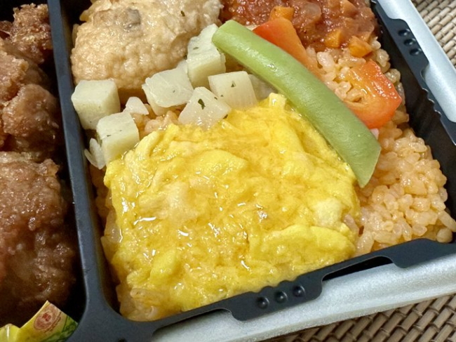 チキン弁当デラックスのケチャップライスなど
