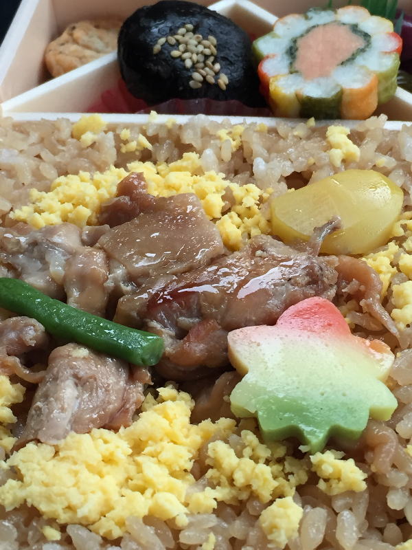 鶏めし弁当(大館駅)の中身