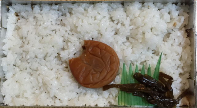 万年屋・日の丸弁当の中身