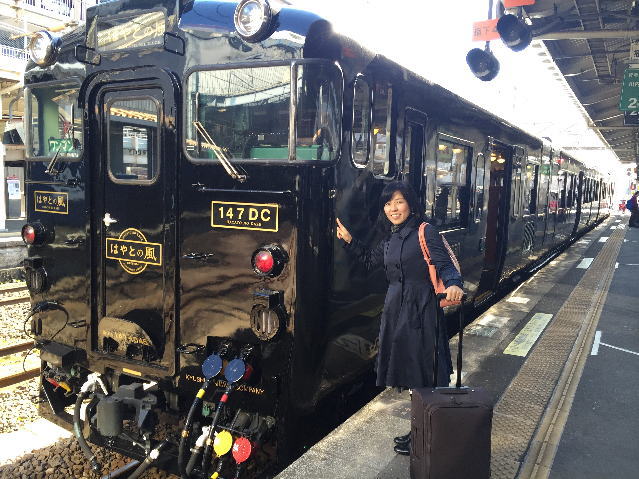 鹿児島中央駅に到着した特急はやとの風