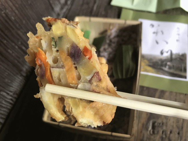 花の待つ駅かれい川のガネ