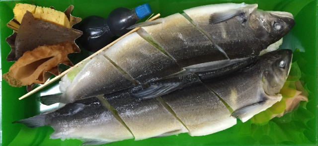 人吉駅の鮎ずしの中身