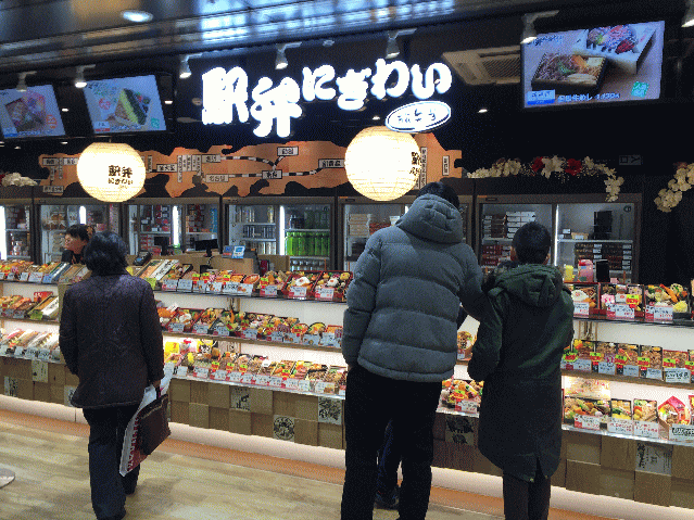 新大阪駅の駅弁屋にぎわい