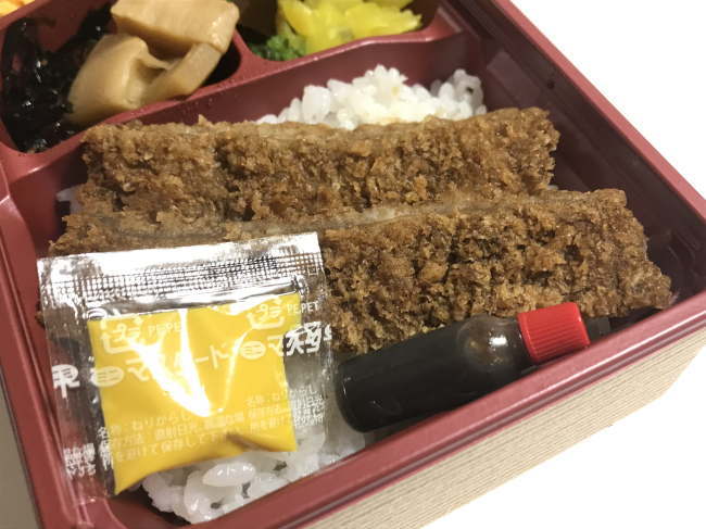 トンかつ菜の花弁当の「トンかつ弁当」部分