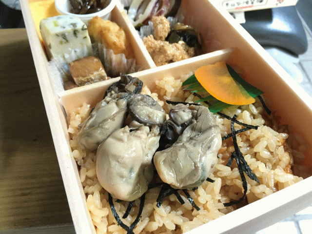 輪島朝市弁当のぷりぷりの牡蠣
