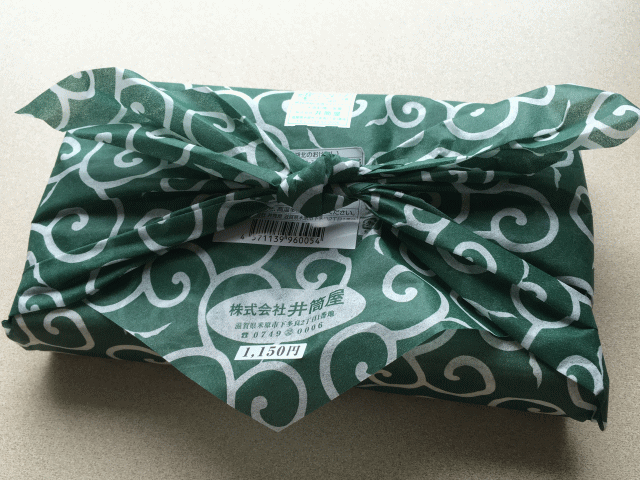 湖北のおはなしの外観と風呂敷