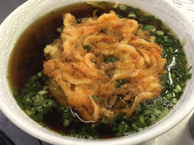 三島駅ホーム上の立ち食いそば屋の桜えびのかき揚げ蕎麦