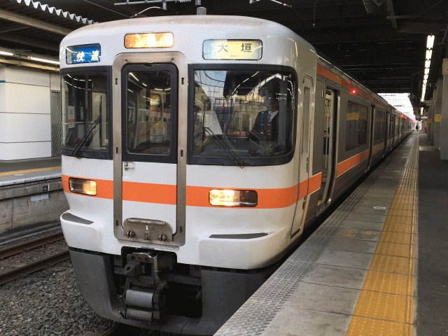 豊橋駅に停車中の313系快速電車・大垣行き