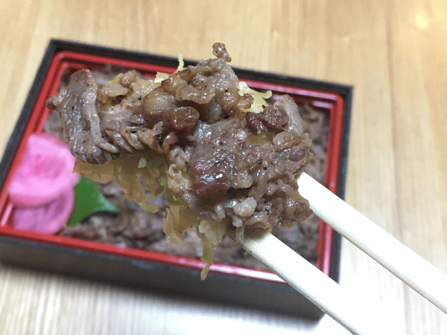 丸政の信州牛弁当を食べる