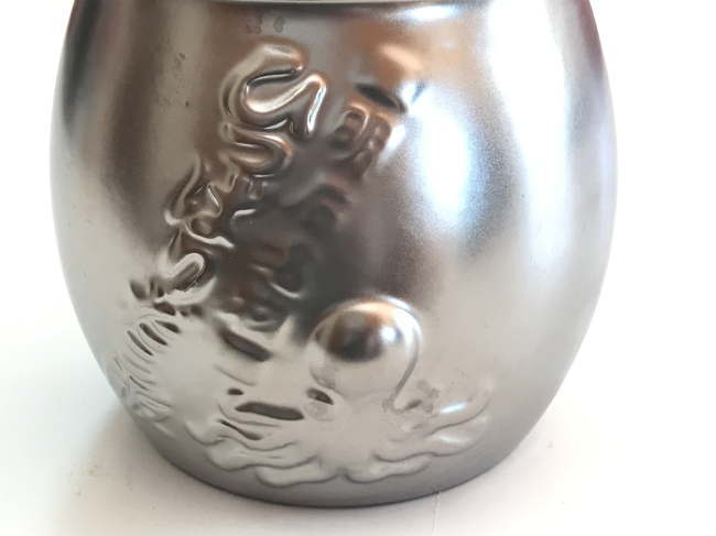 銀色のひっぱりだこ飯の蛸壺