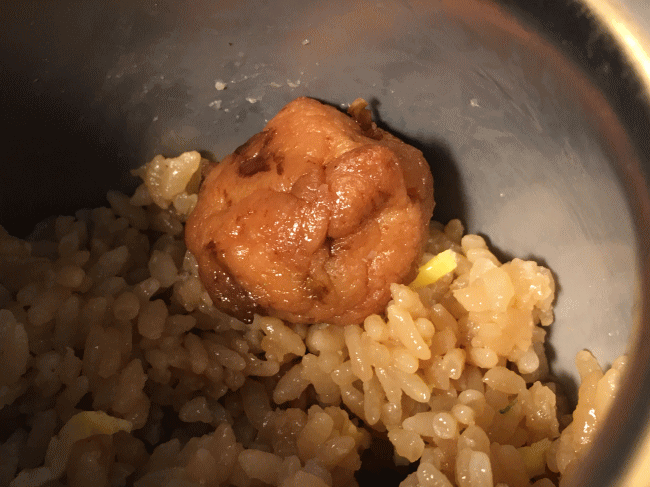 金色のひっぱりだこ飯の揚げ蒲鉾