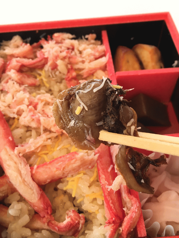 境港水揚げかにめしに入っている赤貝