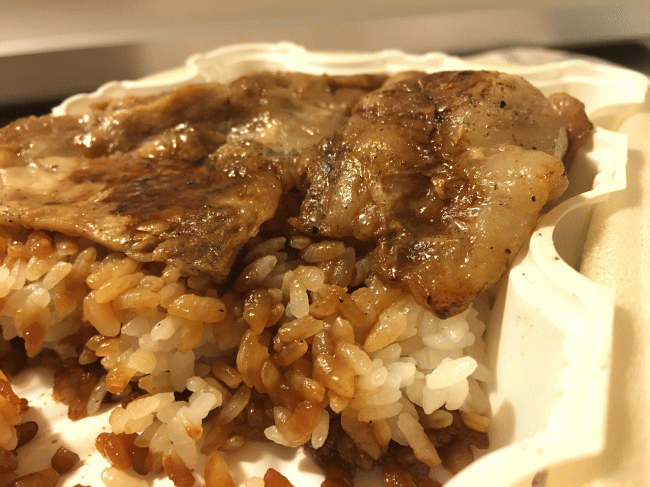 ぶた八のあったか豚どんは、ご飯にもタレが絡む