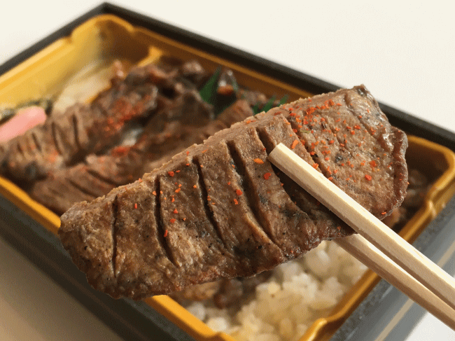 炙り牛たんとA5仙台牛弁当の牛たん