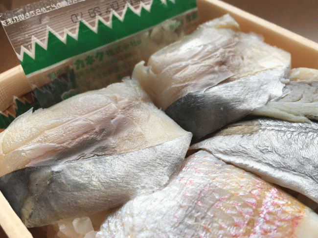 押し寿し食べくらべの中鯵の押し寿司