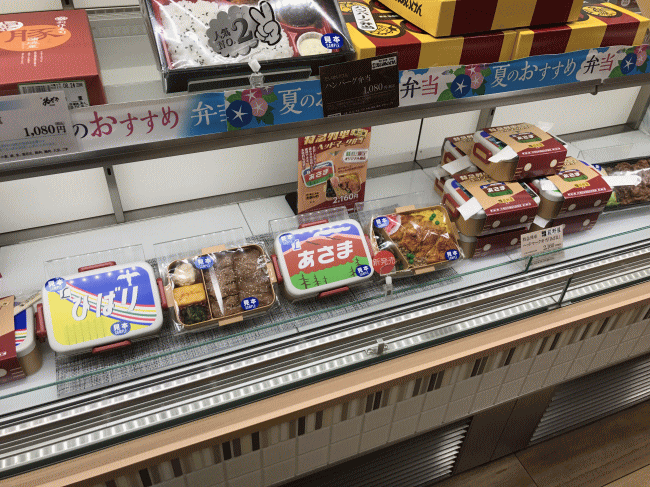 膳まいの売り場に並ぶ、あさま弁当とひばり弁当