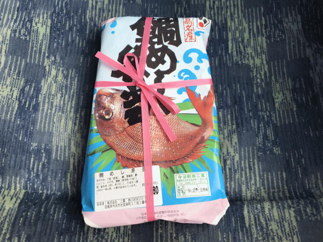 鯛めし弁当の外観と掛け紙