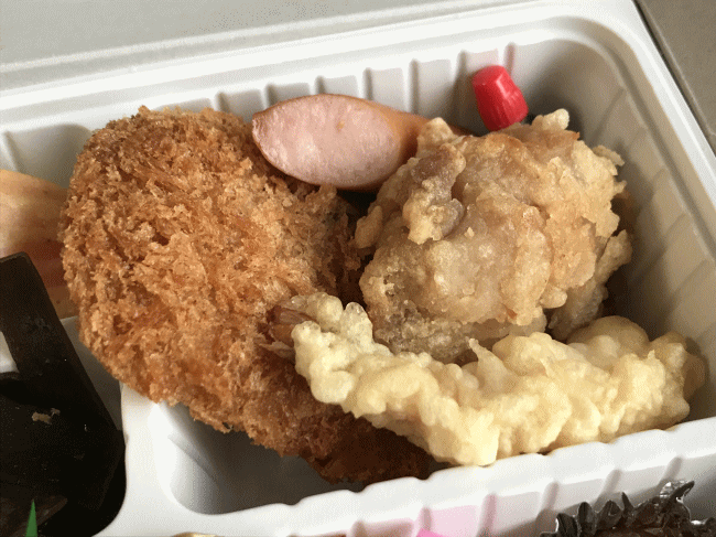 お好み弁当さくらのトンカツや鶏の唐揚げ