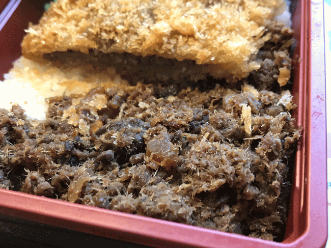 ながさき鯨カツ弁当の鯨そぼろ