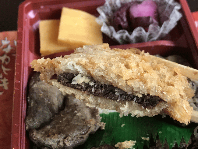 ながさき鯨すき弁当の鯨カツ