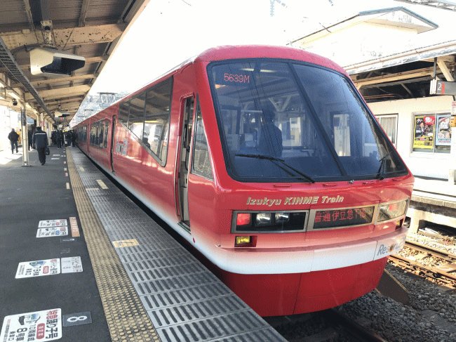 伊豆急行のリゾート21きんめ電車