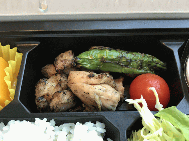 日向鶏べんとうの鶏の直火焼き