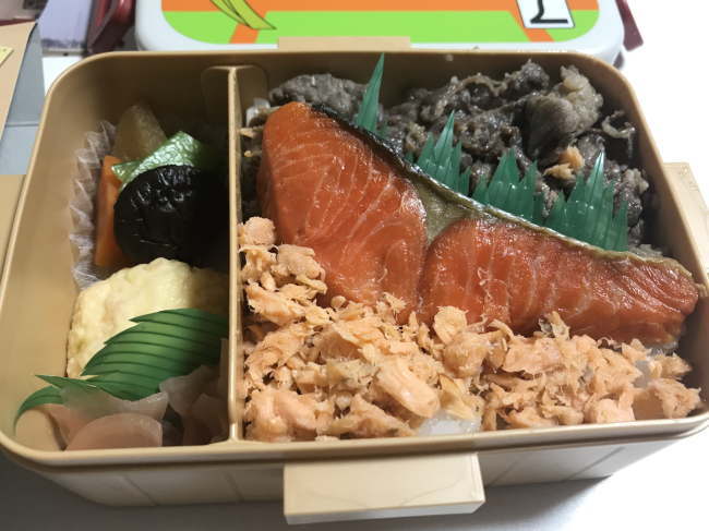 特急列車ヘッドマーク弁当「いなほ」