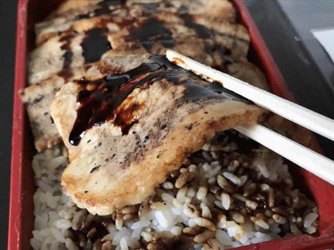 ぶた八の炭火豚どんホエーバラ