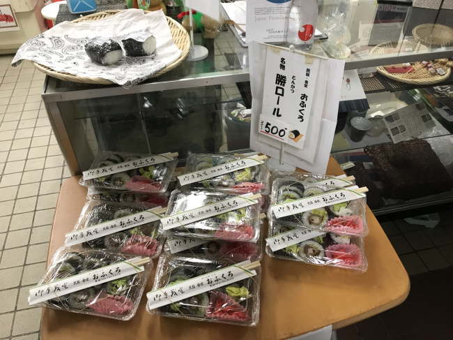 金山町観光情報センターで売られている勝ロール