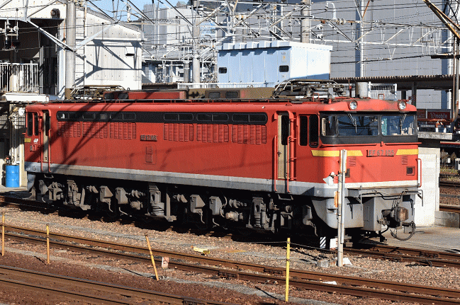 天神川駅の留置中のEF67