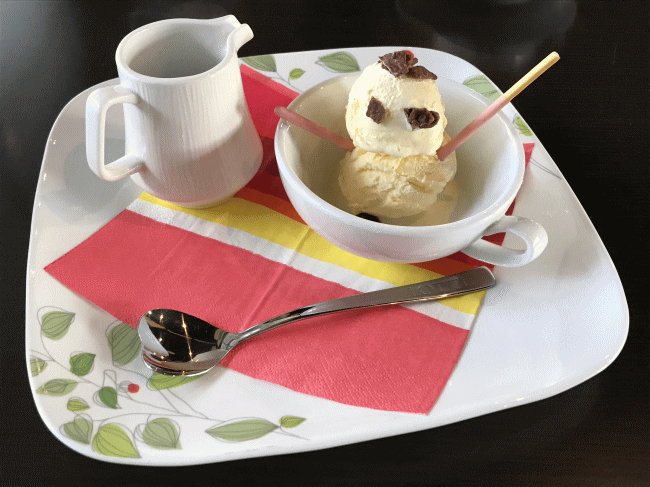 カフェ駅舎の雪解けアイス